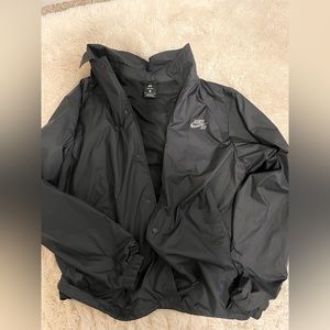 Nike SB windbreaker with buttons and drawstrings on bottom